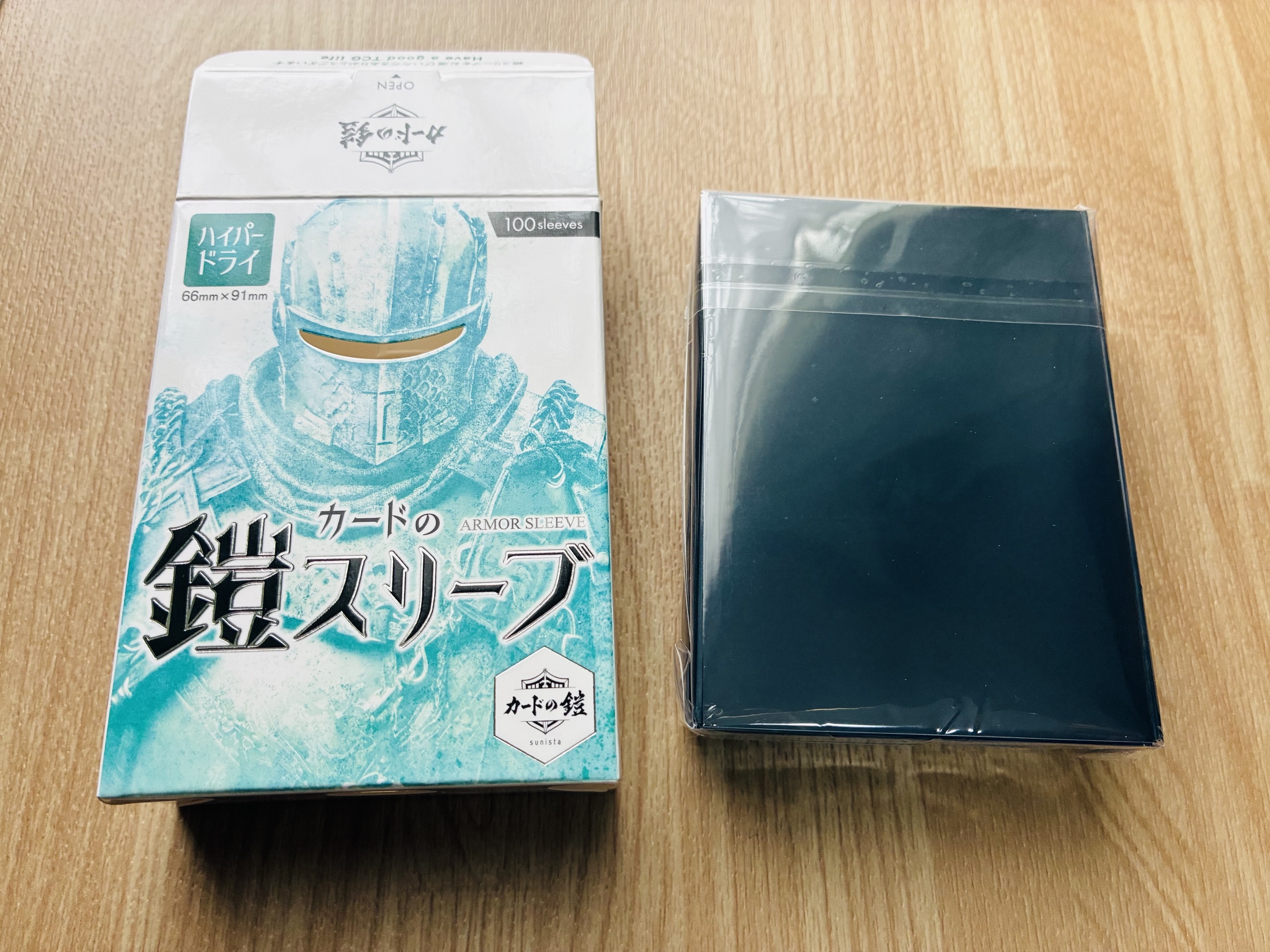 開封してみると、スリーブもOPP袋に包装され、品質維持の工夫も凝らされていました。